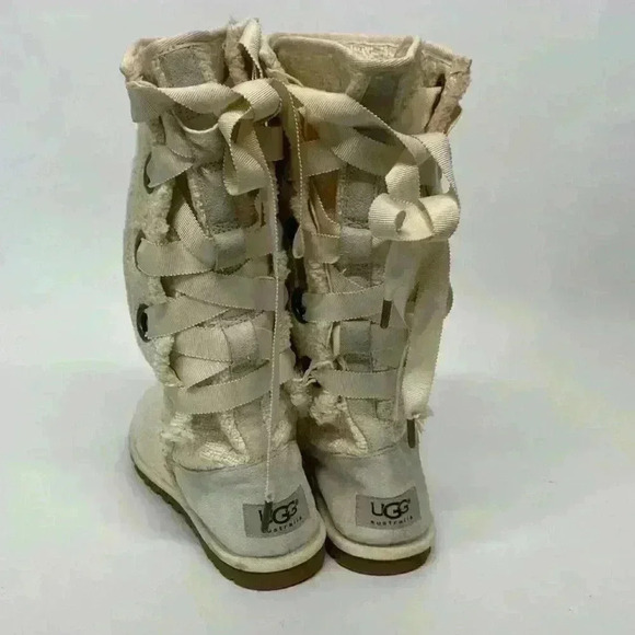 Ugg  size 5 lace up boots - Picture 3 of 8